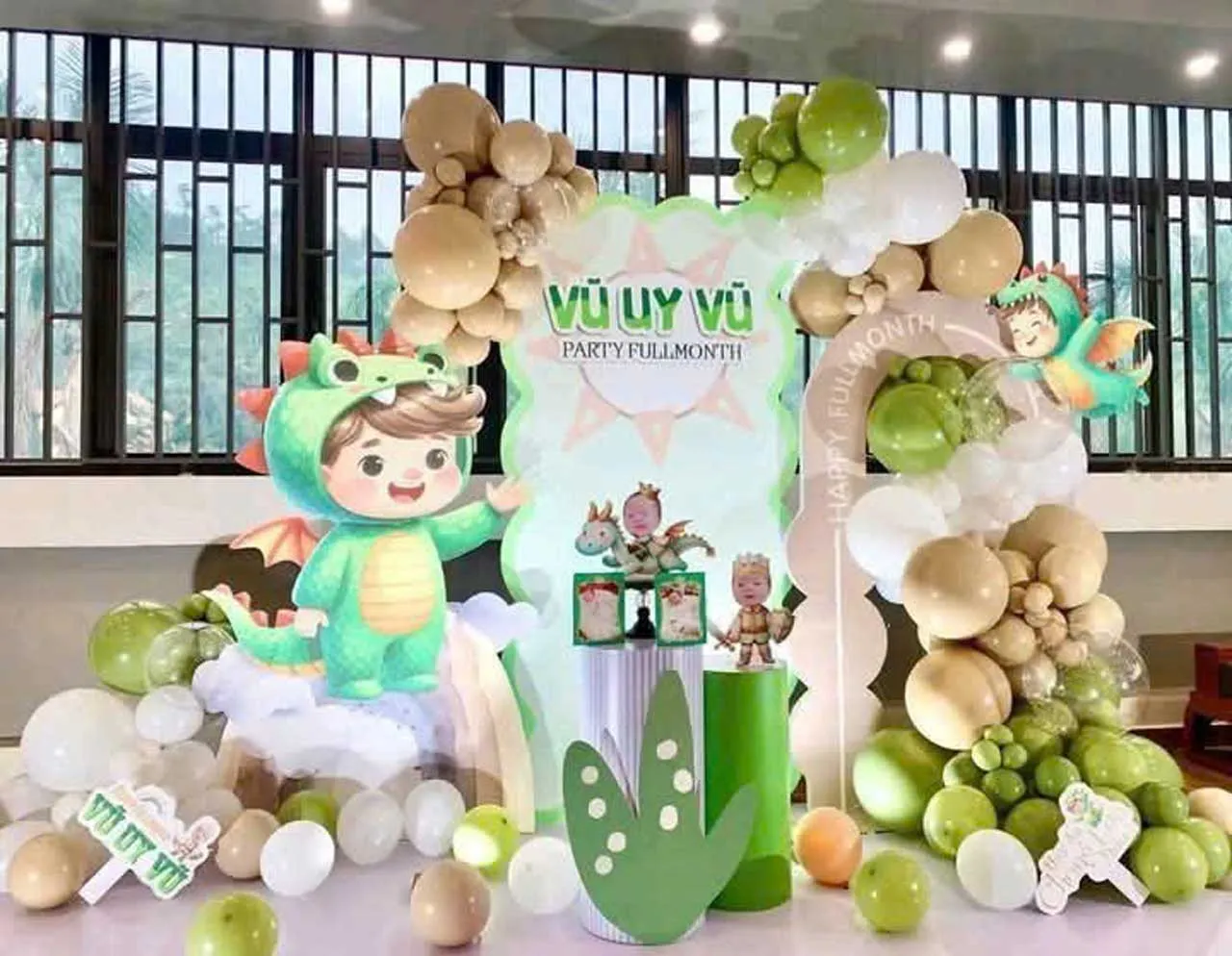 trang-tri-sinh nhat 1-tuoi-be-tuoi-rong