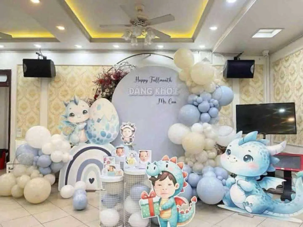 trang-tri-background-thoi-noi-be-tuoi-rong