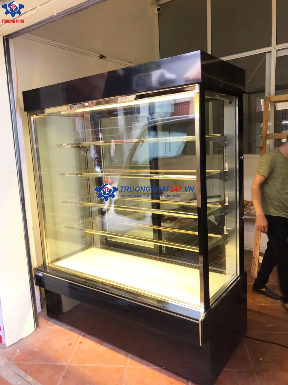 Tủ bánh sinh nhật 5 tầng kính vuông