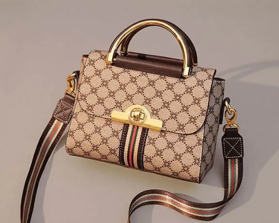 Túi xách và ví da là vật dụng cá nhân thiết thực dành tặng giáo viên