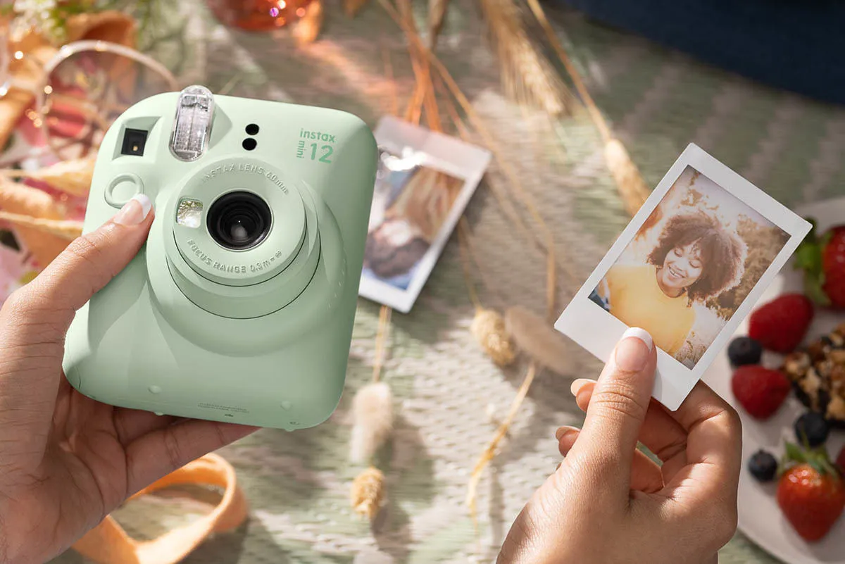 Máy ảnh Instax lưu giữ khoảnh khắc sinh nhật