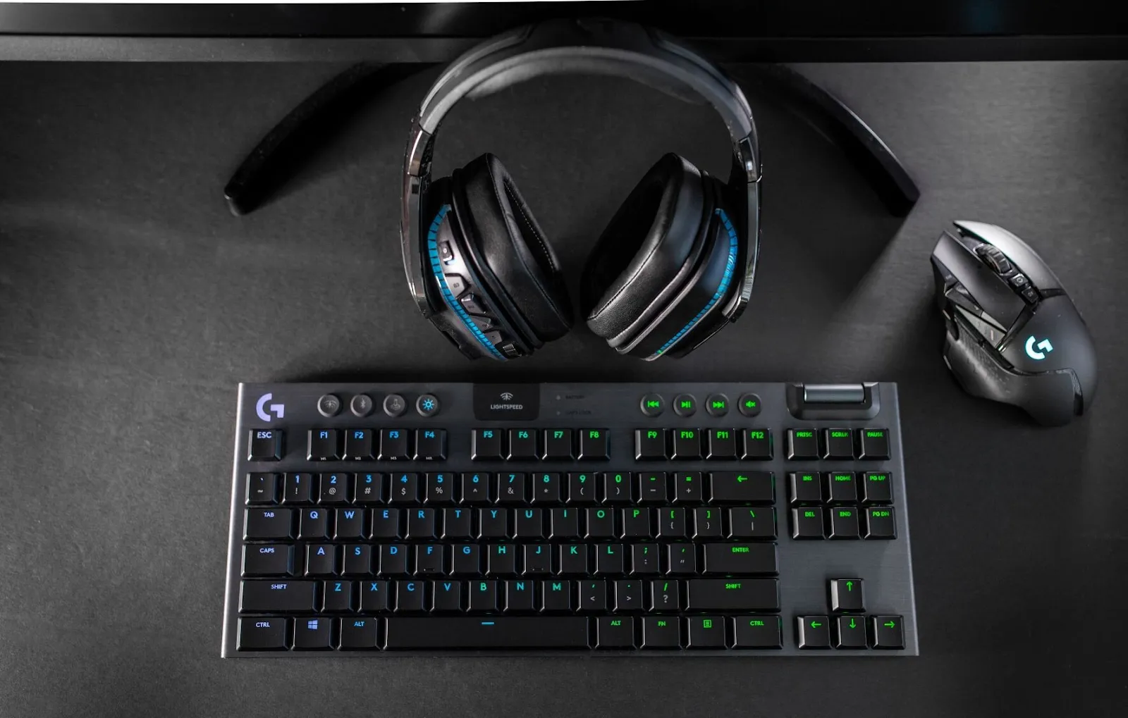 Bộ keyboard và chuột gaming cho nam giới yêu công nghệ