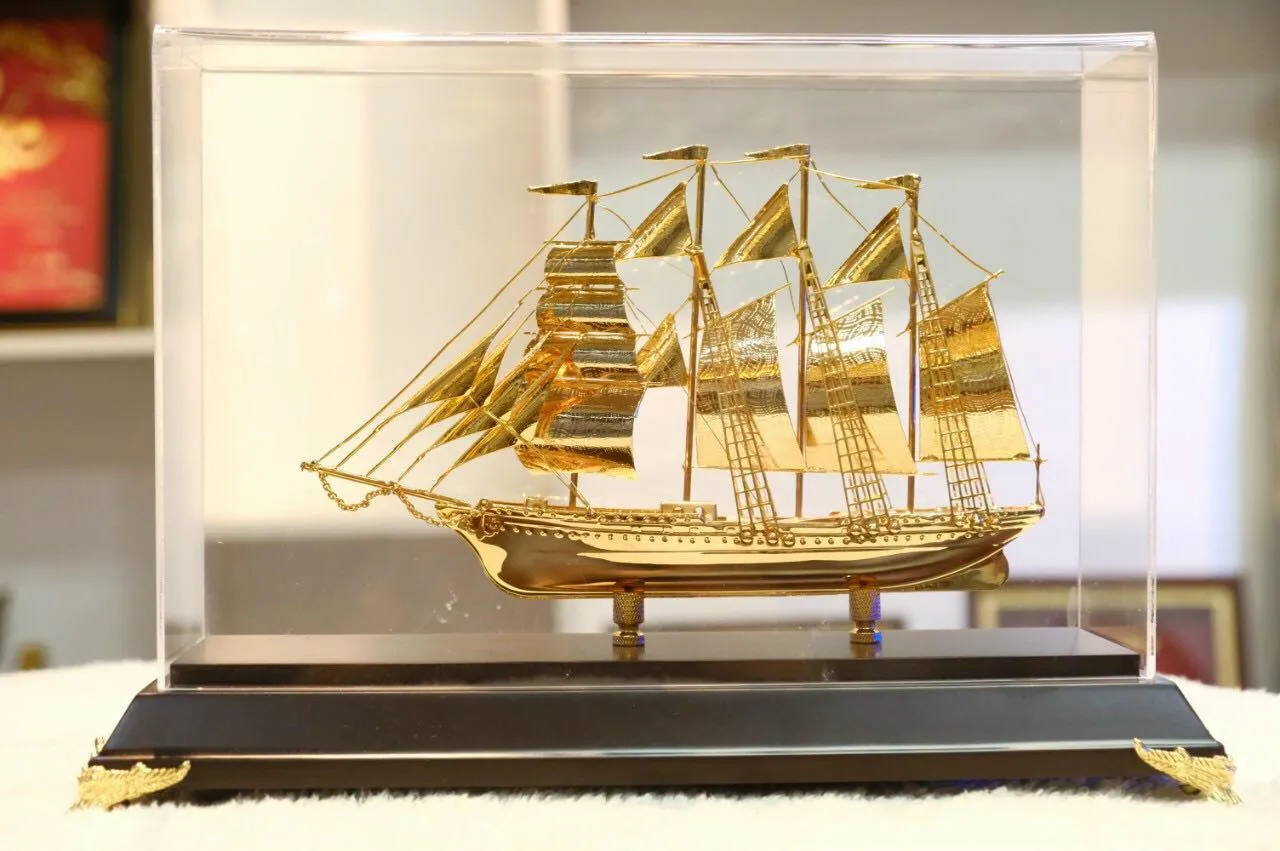 Mô hình xe hơi quân sự - quà tặng sếp nam độc đáo