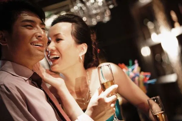 Người phụ nữ trung niên tự tin và rạng rỡ ở tuổi 50