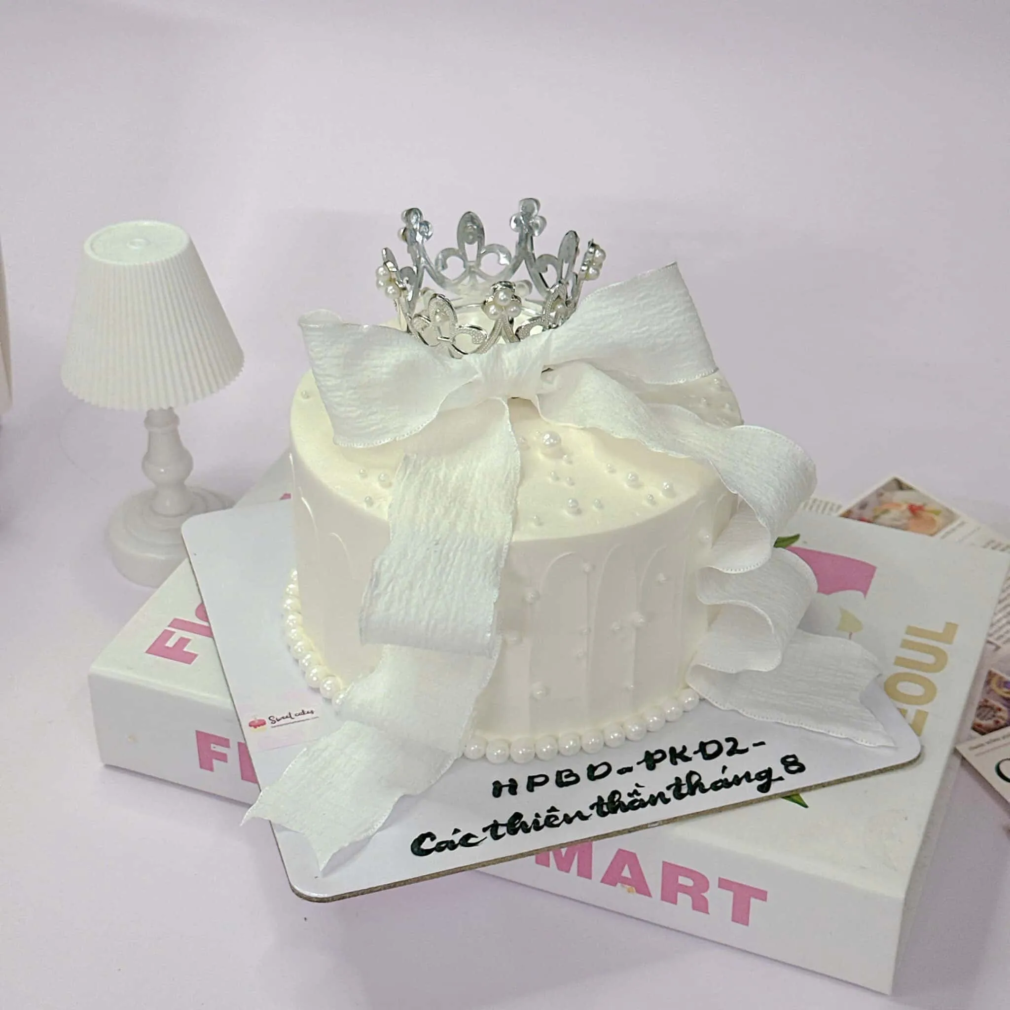 Bánh sinh nhật vương miện dành cho bé gái
