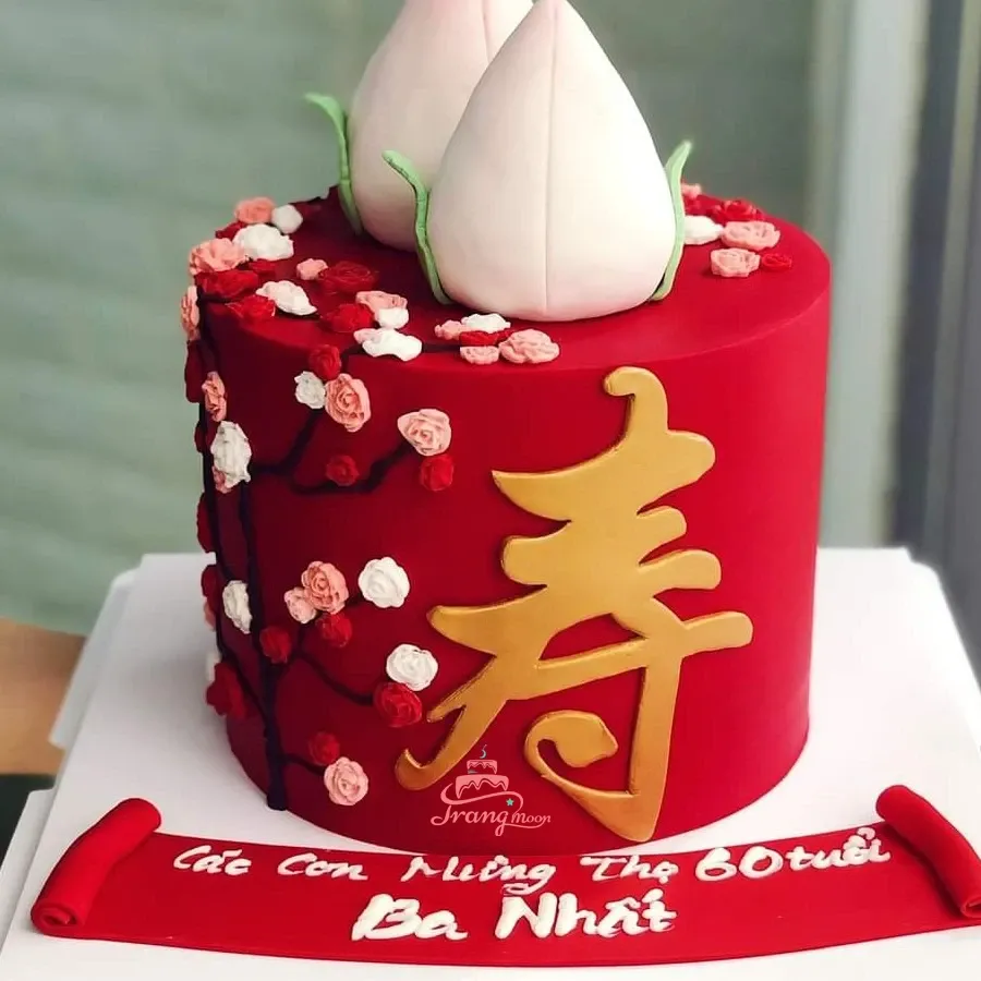 Bánh kem màu đỏ phong cách tối giản cho lễ mừng thọ sang trọng