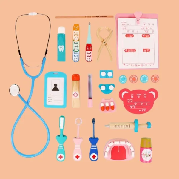 Bé gái 2 tuổi hào hứng trải nghiệm bộ đồ chơi nấu ăn nhập vai