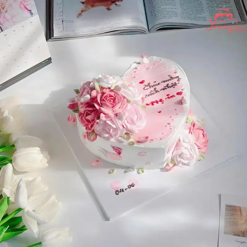 Bánh sinh nhật hoa hồng đẹp tone trắng sang trọng