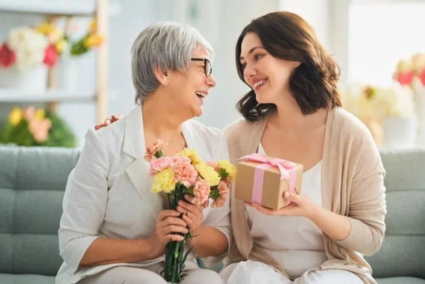 Tặng quà 20/10 cho mẹ để gia tăng tình cảm