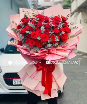 Bó hoa khổng lồ gây ấn tượng mạnh mẽ nhất