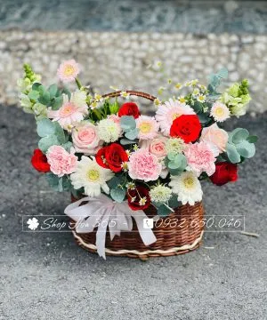 Lẵng hoa hồng vàng pha sắc cam quý phái tặng sếp