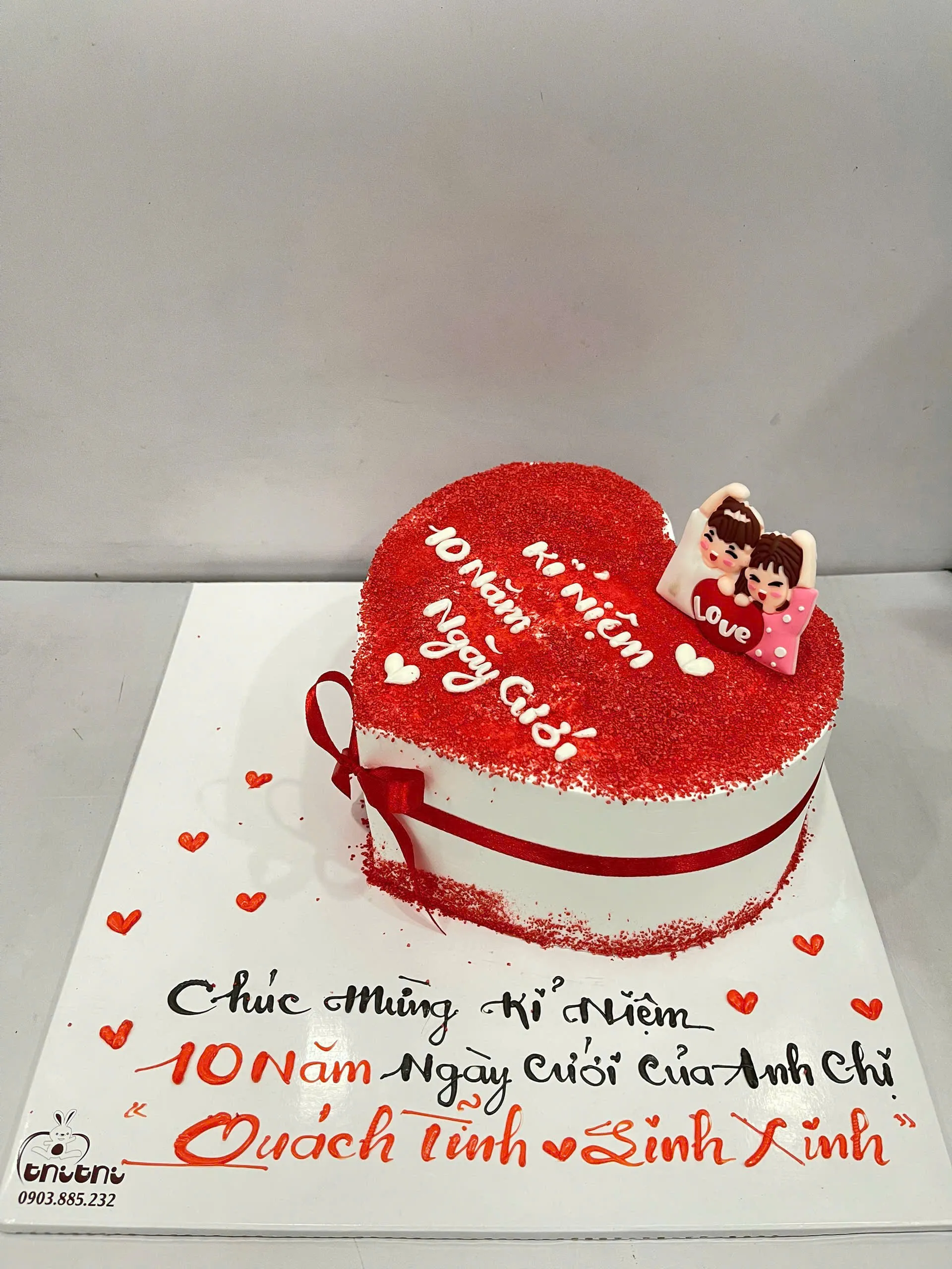 Hình Ảnh Bánh Kem Kỷ Niệm Ngày Cưới: Gợi Ý Mẫu Bánh Hình Tim Lãng Mạn 2026 2 z70750077968126ec33502d9b46a9beece9ab221668c68