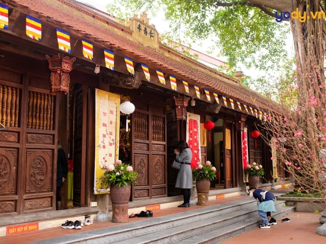 Ảnh minh họa cách viết stt đi chùa cầu duyên