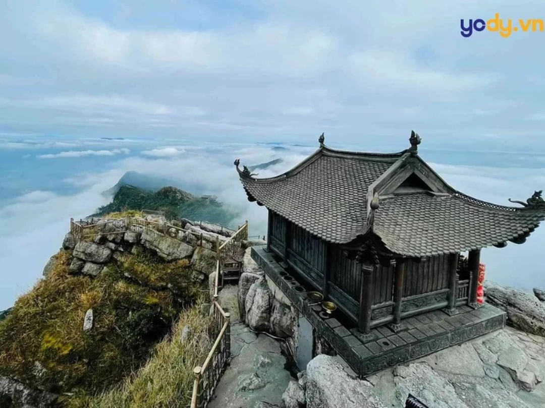 Ảnh minh họa câu hỏi thường gặp về stt đi chùa cầu duyên