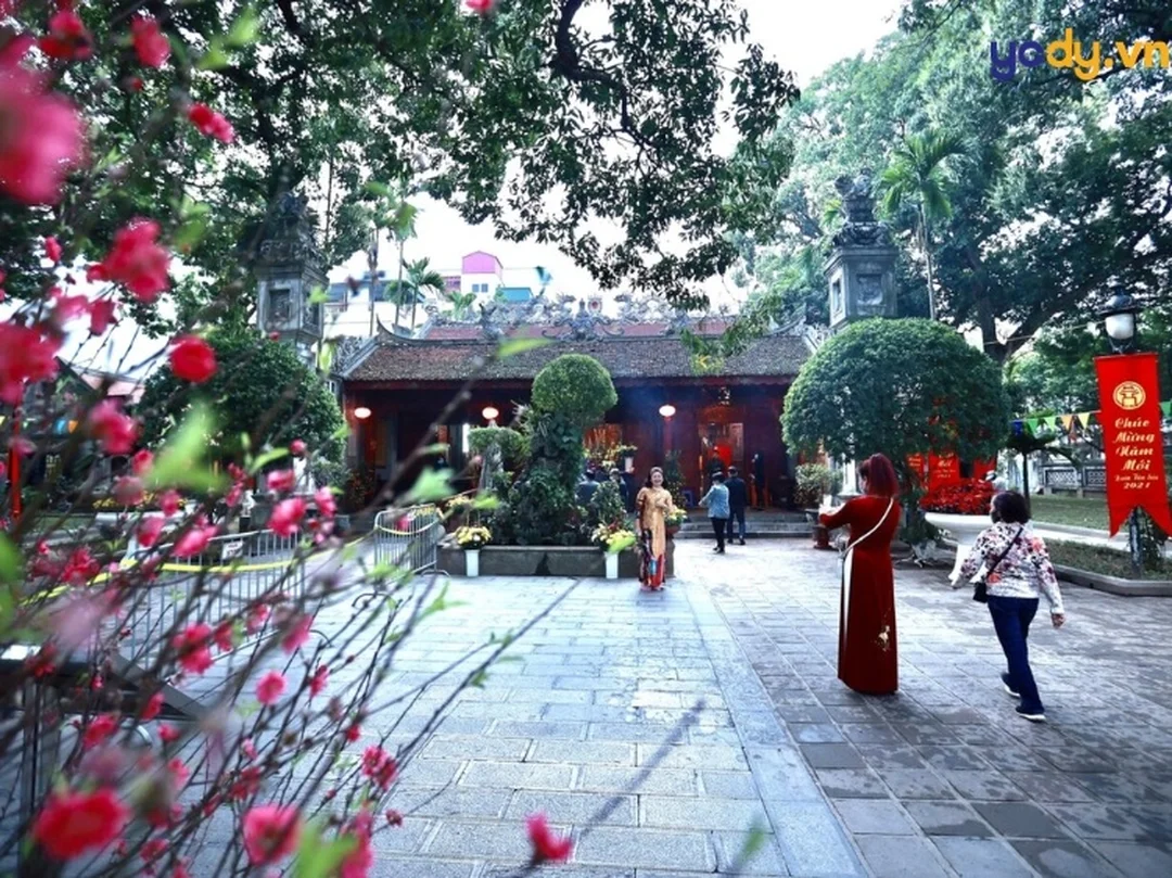 Ảnh minh họa stt đi chùa cầu duyên cần tiết chế