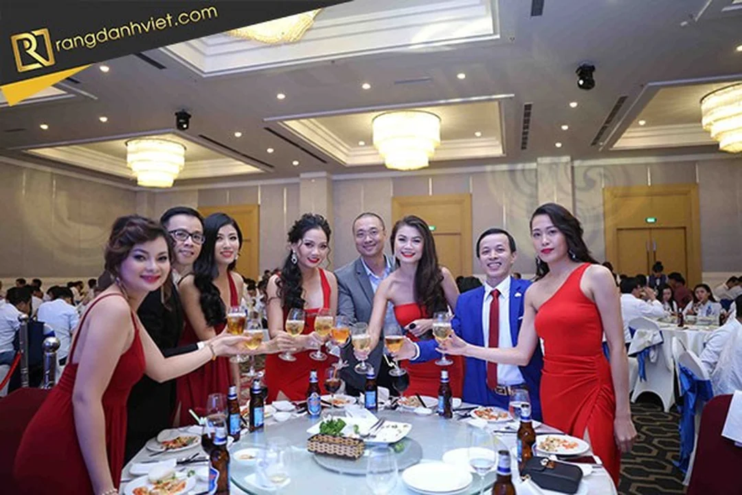 chi phí và ý tưởng tổ chức tiệc tất niên