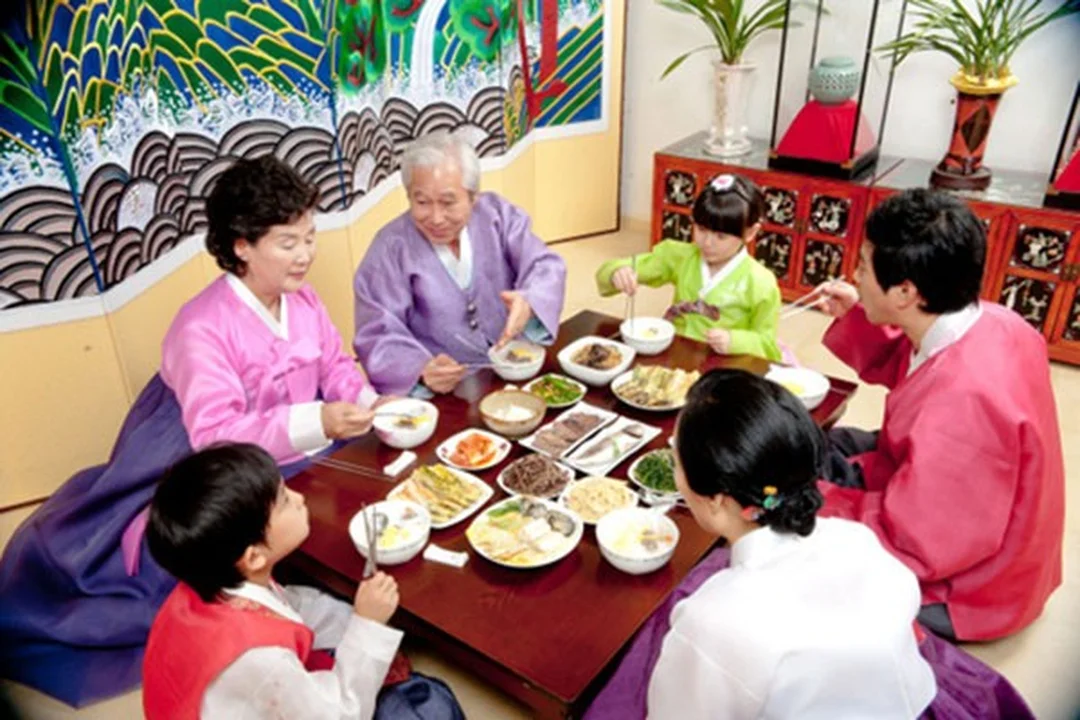 không khí sum vầy tất niên gia đình