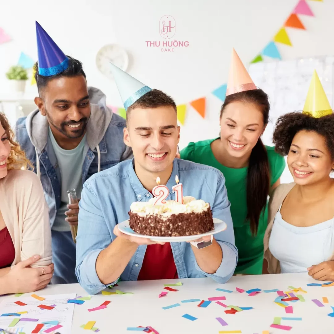 Lời chúc sinh nhật đồng nghiệp kèm quà và bánh lời chúc sinh nhật đồng nghiệp kèm quà tặng công sở