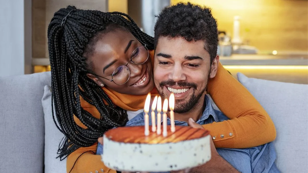 stt sinh nhật hài hước kiểu ngắn gọn cho mạng xã hội