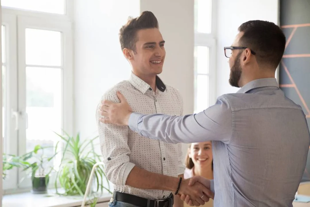 Tổng hợp mẫu lời chúc tết sếp 2025 dành cho sếp nam trong môi trường doanh nghiệp